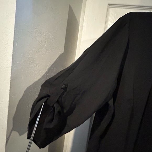 NWT JCP Worthington Woman Black Top Mid Length Rolled Tabbed Sleeves - Picture 3 of 5